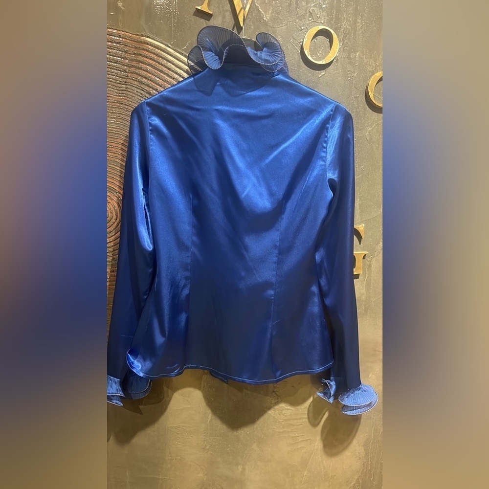 NWOT vintage Royal blue silk blouse with ruffle detail - Picture 8 of 8